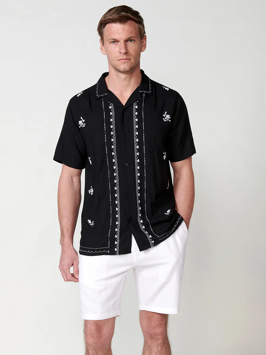 Camisa de manga corta con cuello pico y bordados para hombre – 100% viscosa - Image 7