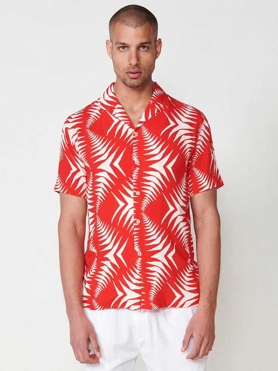 Camisa de manga corta con cuello pico y estampado tropical en navy para hombre – 100% viscosa - Image 3