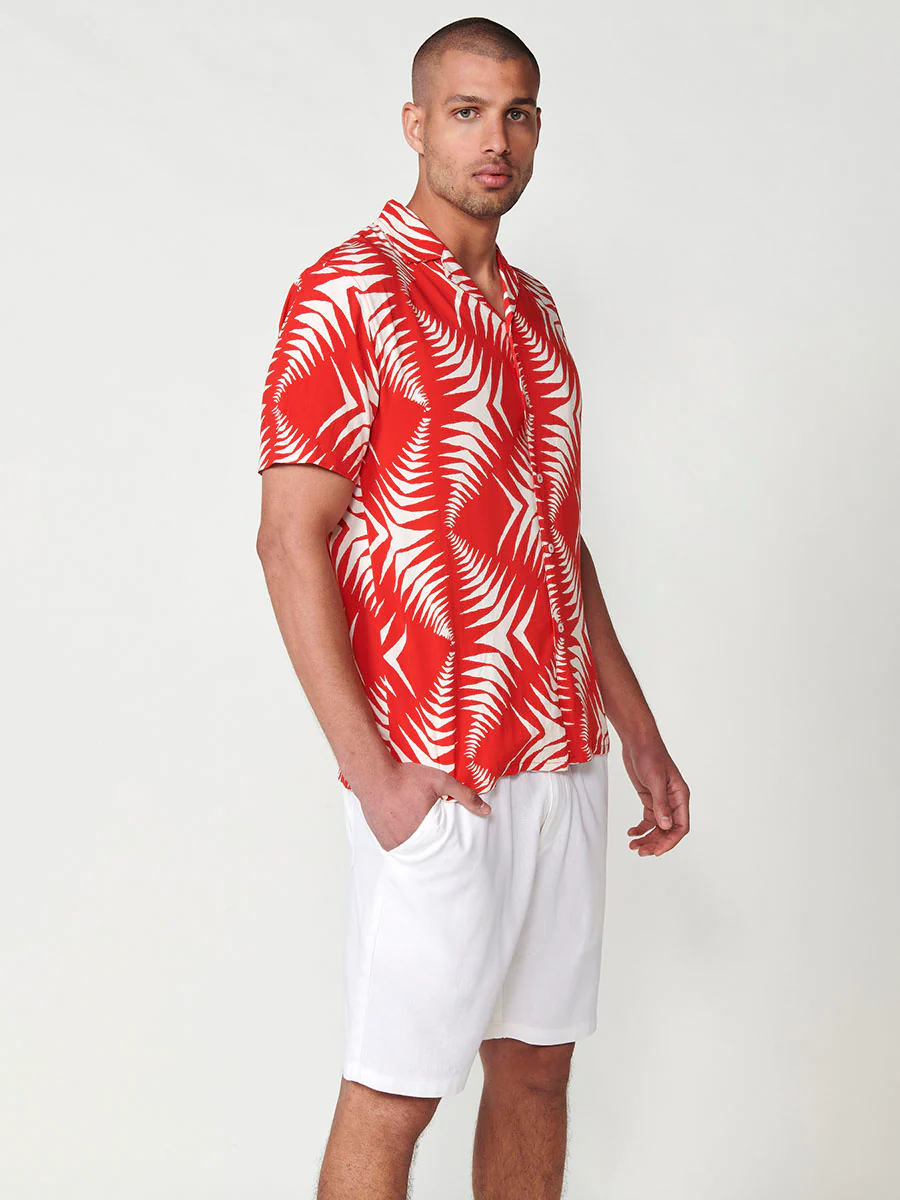 Camisa de manga corta con cuello pico y estampado tropical en navy para hombre – 100% viscosa - Image 4