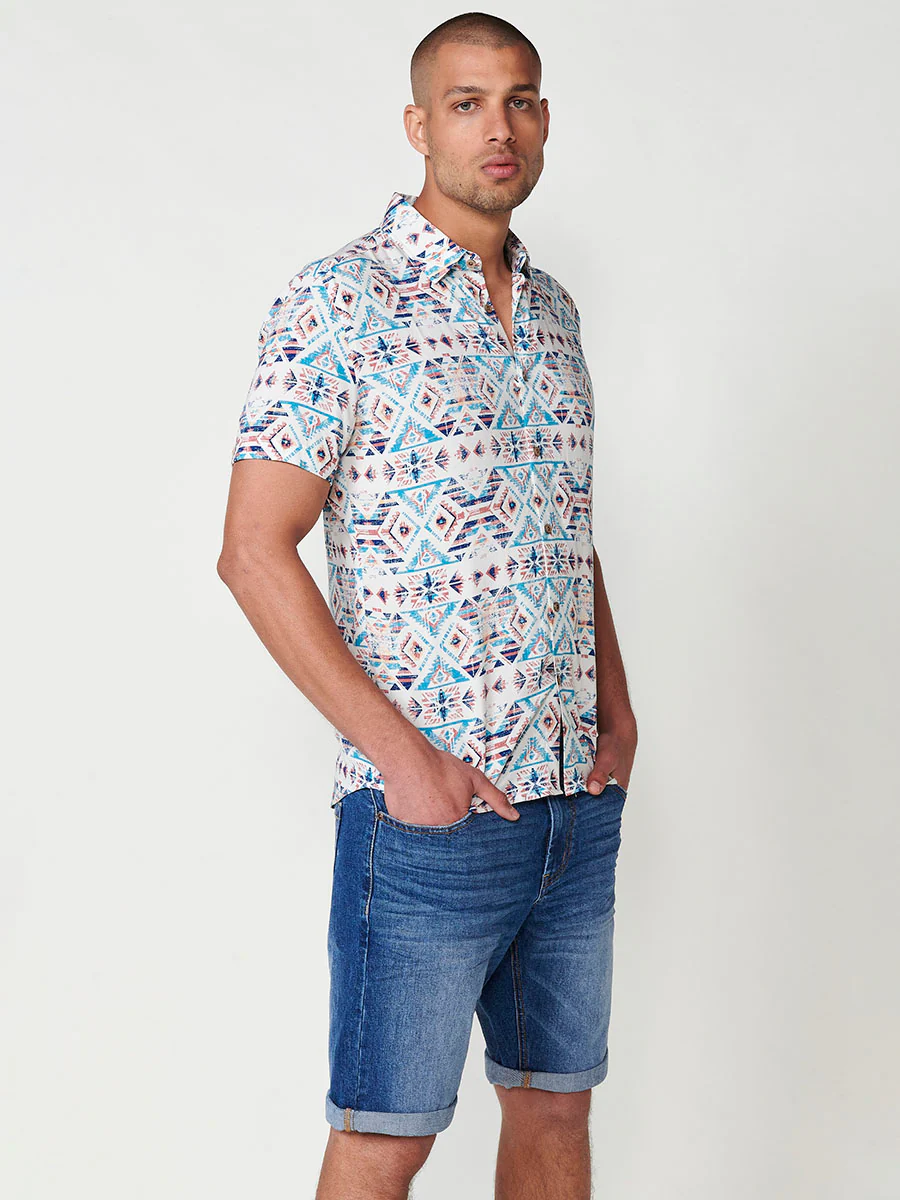 Camisa de manga corta con estampado étnico y cierre con botones para hombre - Image 17
