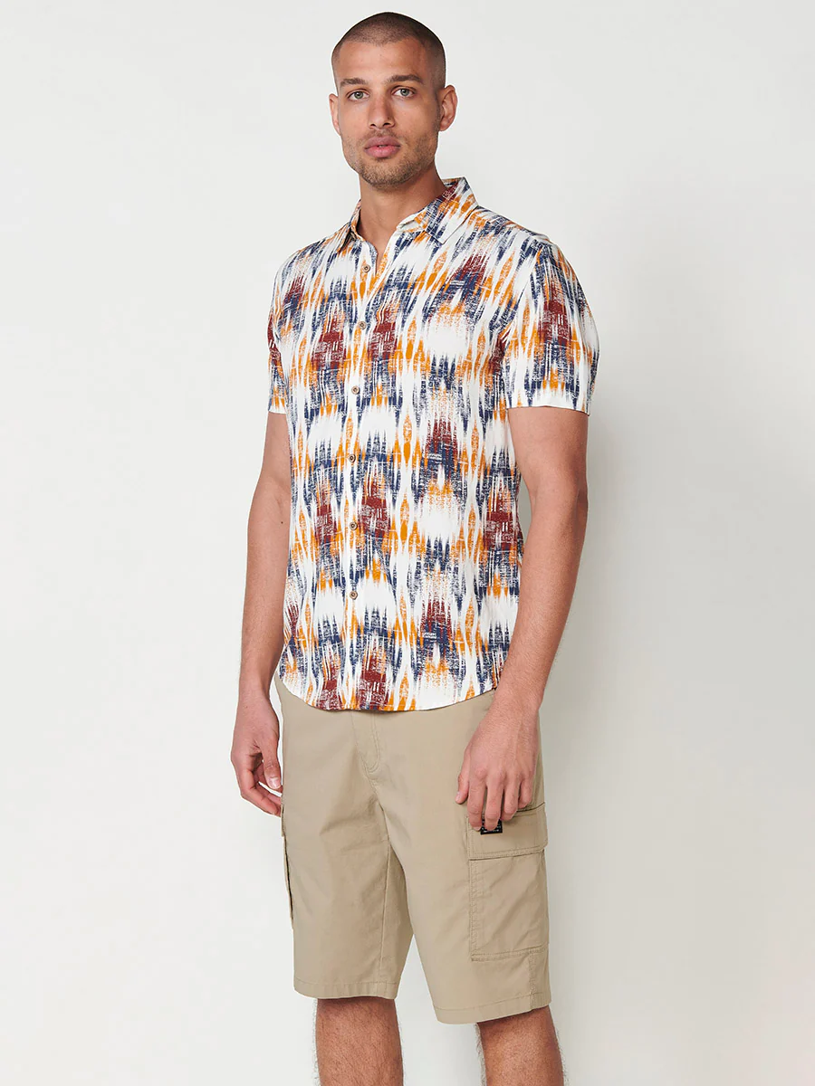 Camisa de manga corta con estampado étnico y cierre con botones para hombre - Image 8