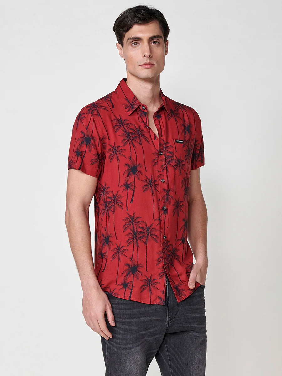 Camisa de manga corta con estampado tropical. cierre con botones y bolsillo frontal. para hombre - Image 8