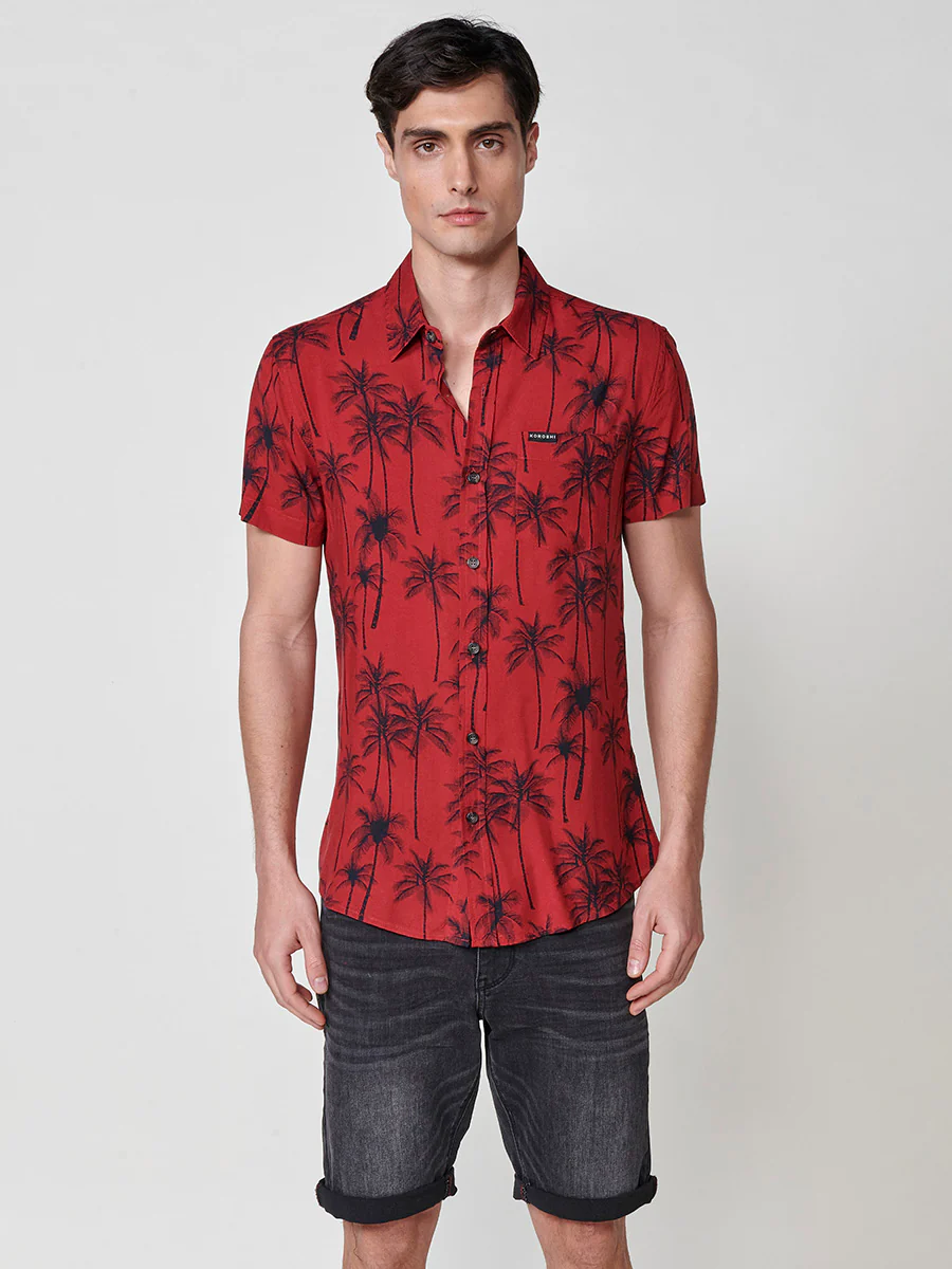 Camisa de manga corta con estampado tropical. cierre con botones y bolsillo frontal. para hombre - Image 9