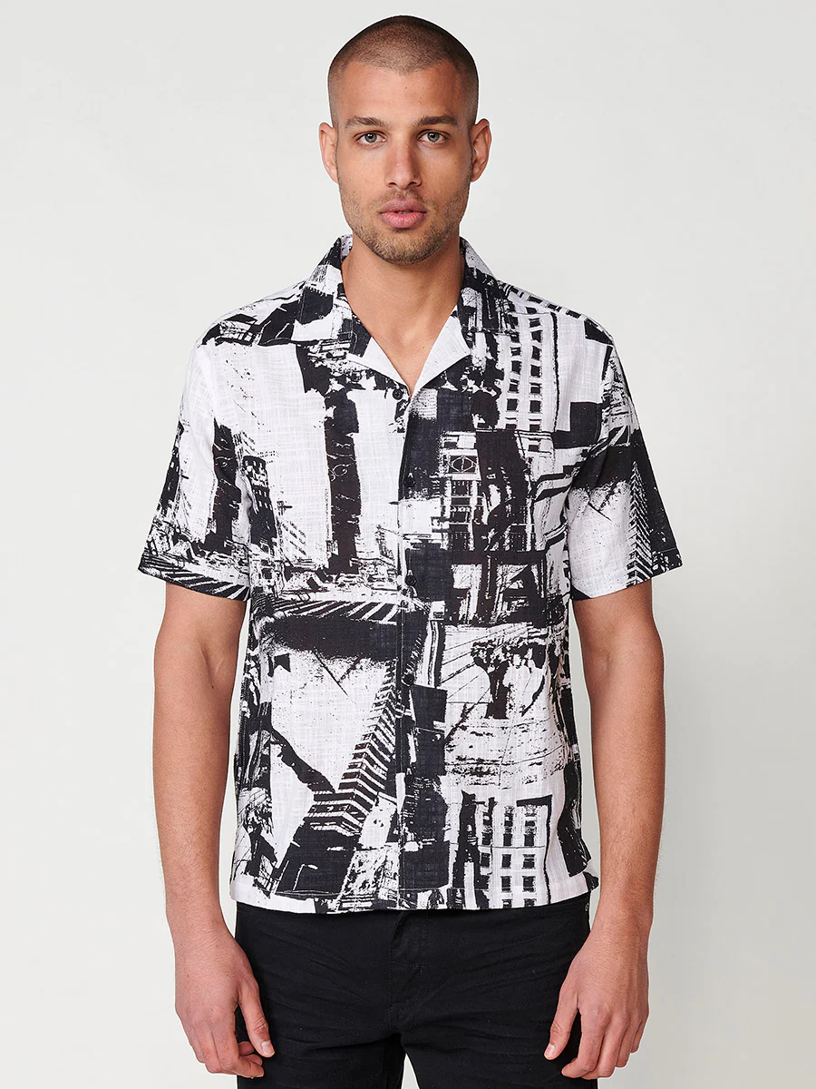 Camisa de manga corta con estampado tropical en negro para hombre – 100% viscosa - Image 3