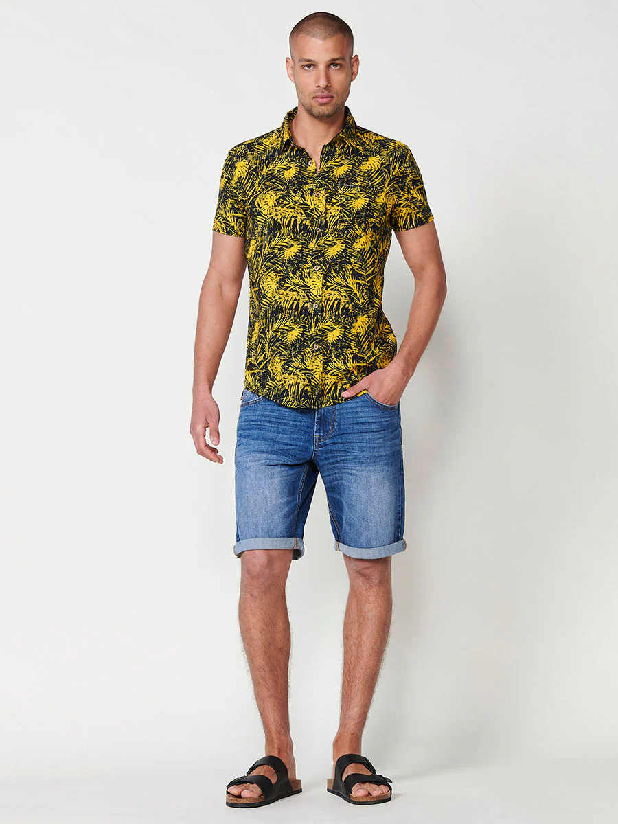 Camisa de manga corta con estampado tropical multicolor para hombres - Image 15