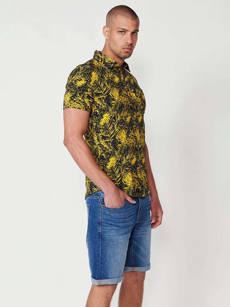Camisa de manga corta con estampado tropical multicolor para hombres - Image 17