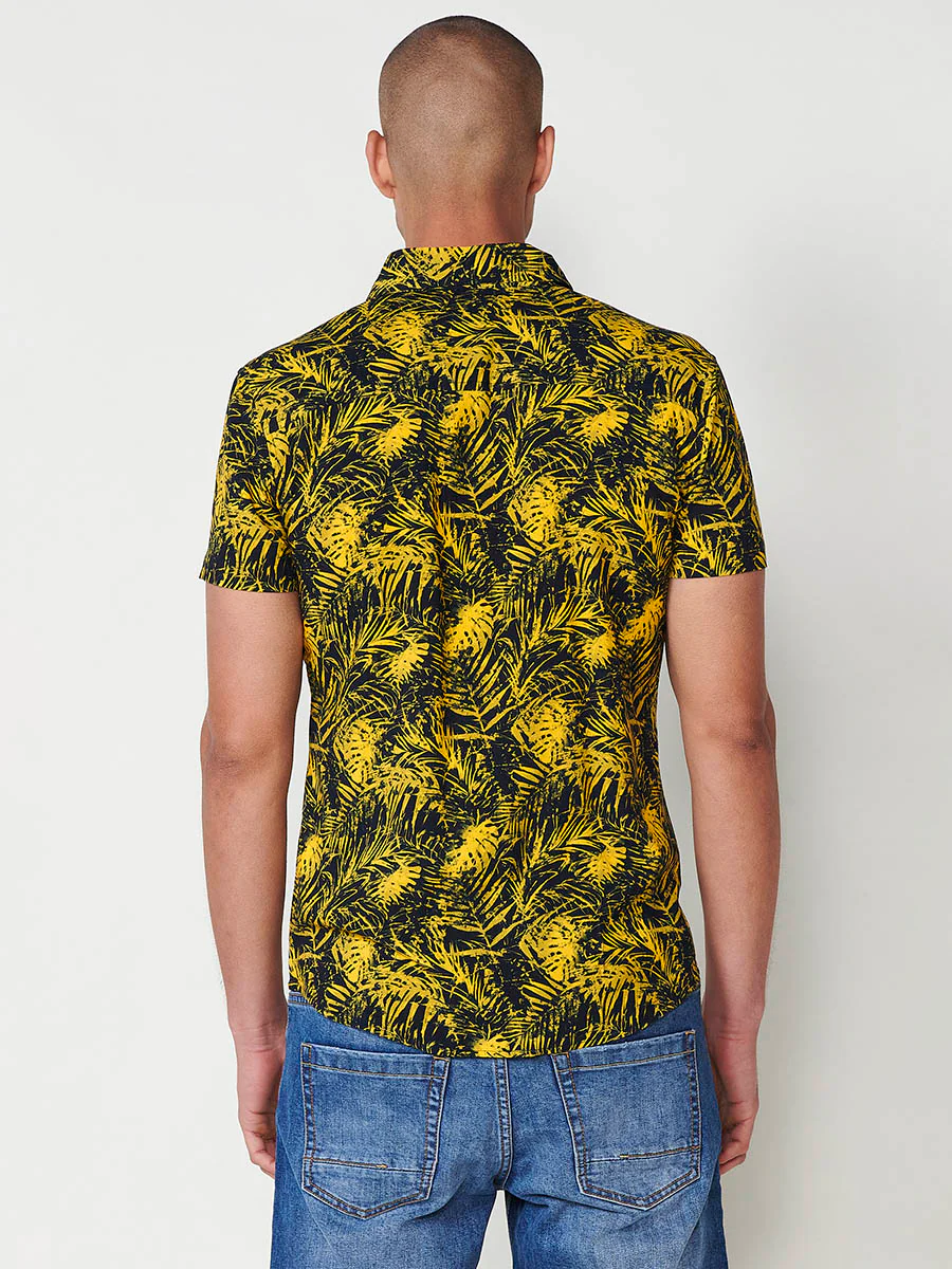 Camisa de manga corta con estampado tropical multicolor para hombres - Image 19