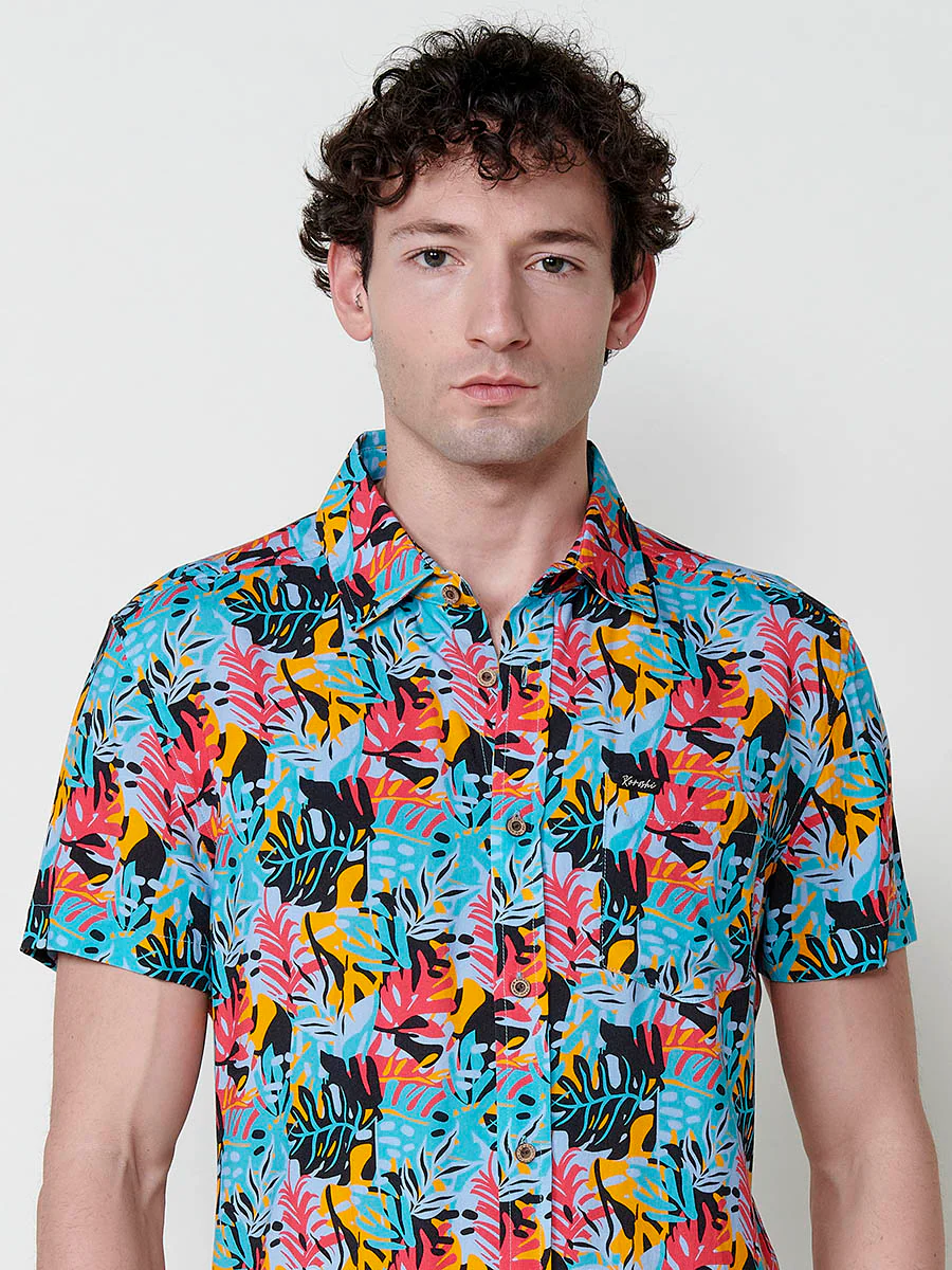 Camisa de manga corta con estampado tropical multicolor para hombres - Image 22