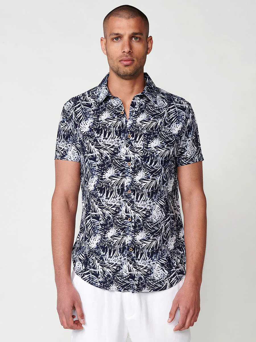 Camisa de manga corta con estampado tropical multicolor para hombres - Image 28