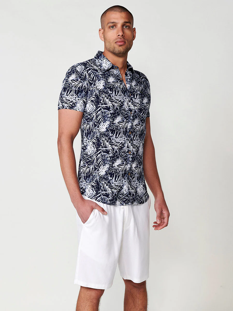 Camisa de manga corta con estampado tropical multicolor para hombres - Image 29