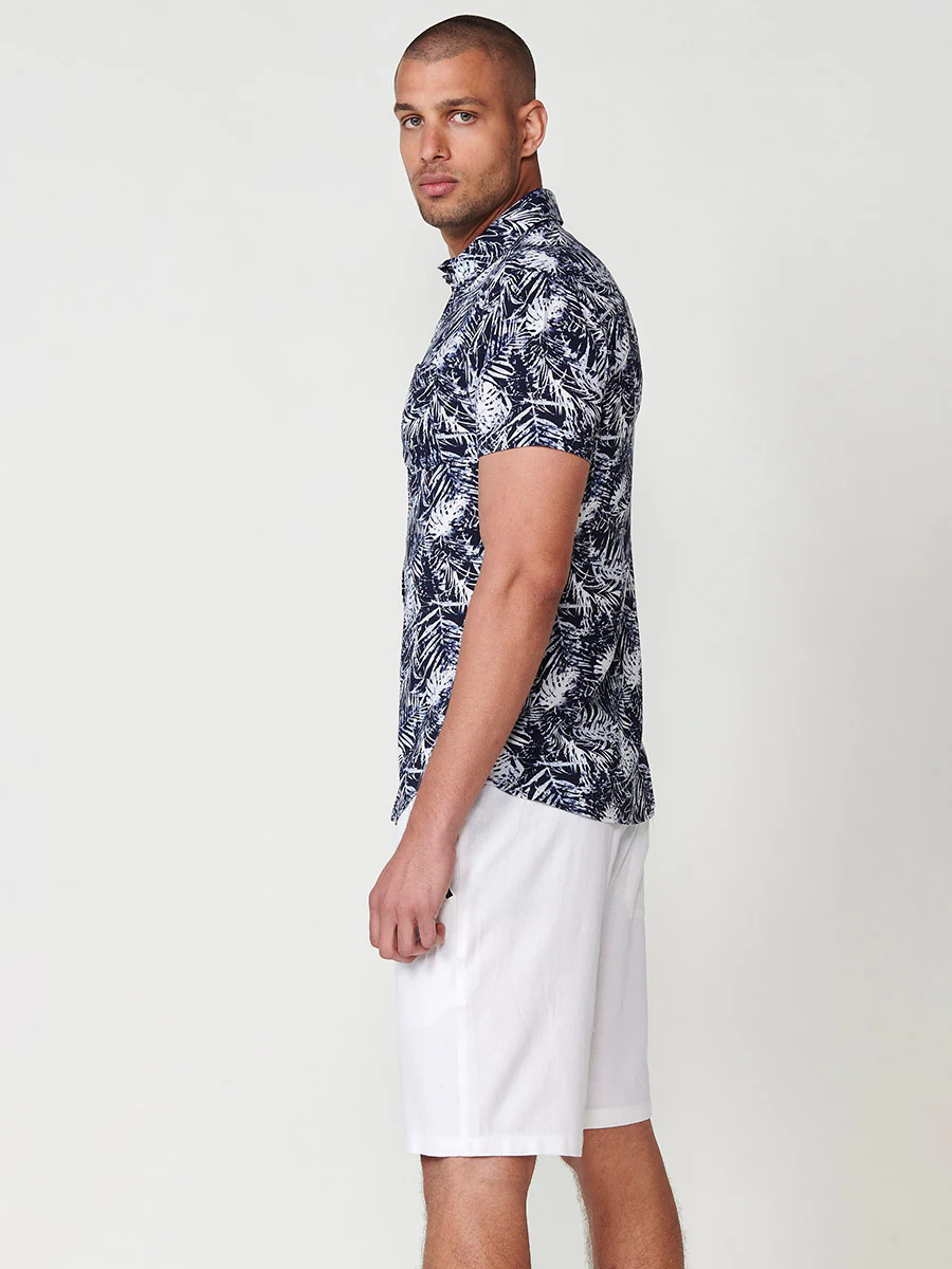 Camisa de manga corta con estampado tropical multicolor para hombres - Image 30