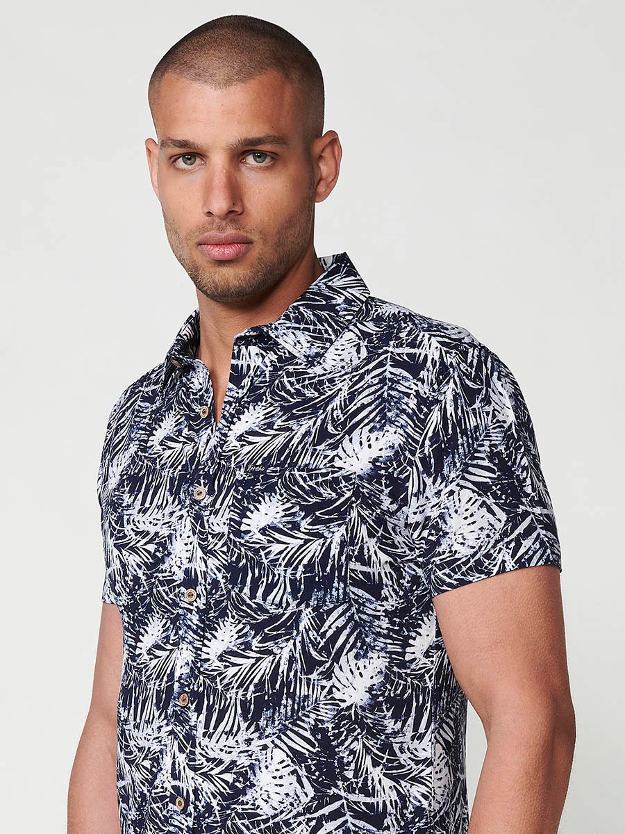 Camisa de manga corta con estampado tropical multicolor para hombres - Image 32