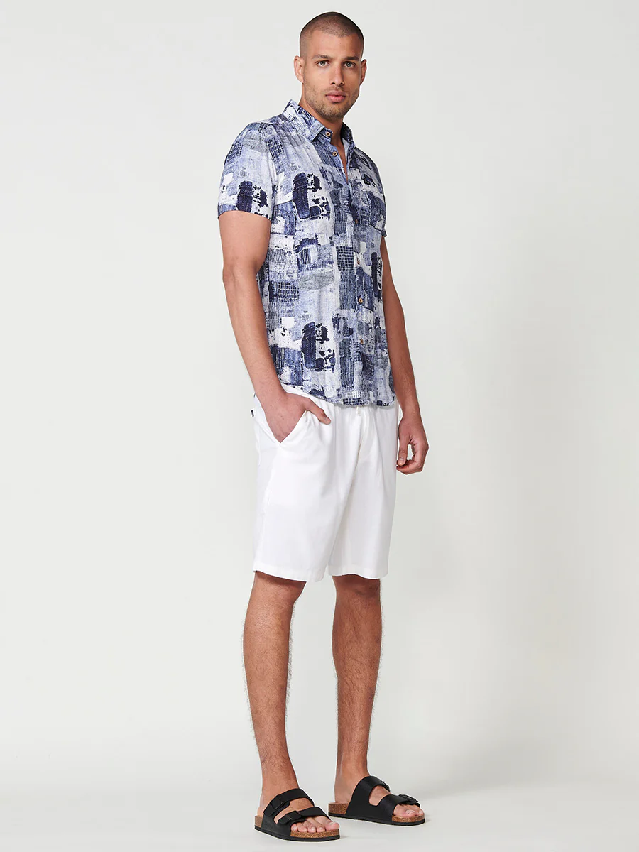 Camisa de manga corta con estampado tropical multicolor para hombres - Image 33