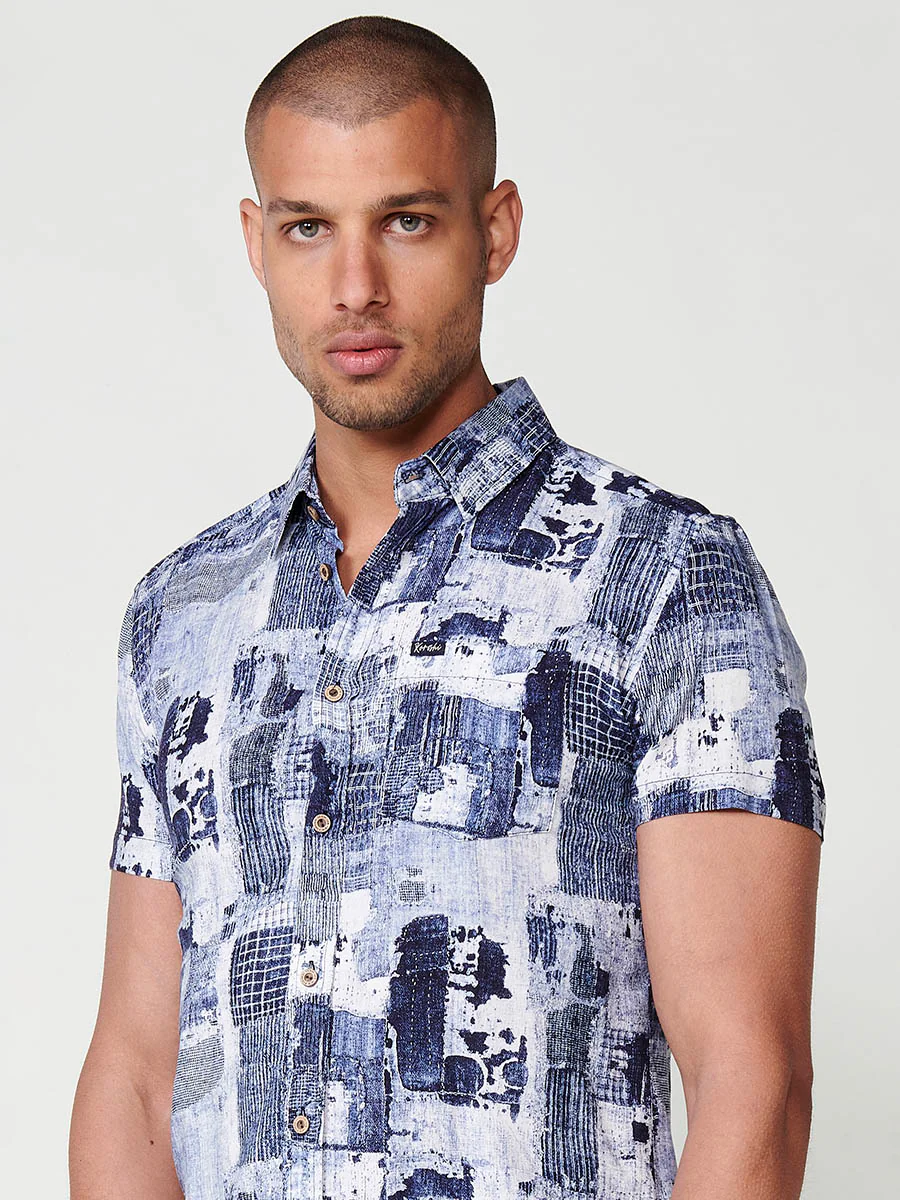 Camisa de manga corta con estampado tropical multicolor para hombres - Image 34