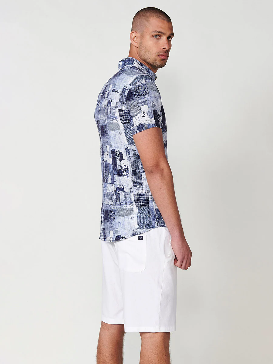 Camisa de manga corta con estampado tropical multicolor para hombres - Image 36