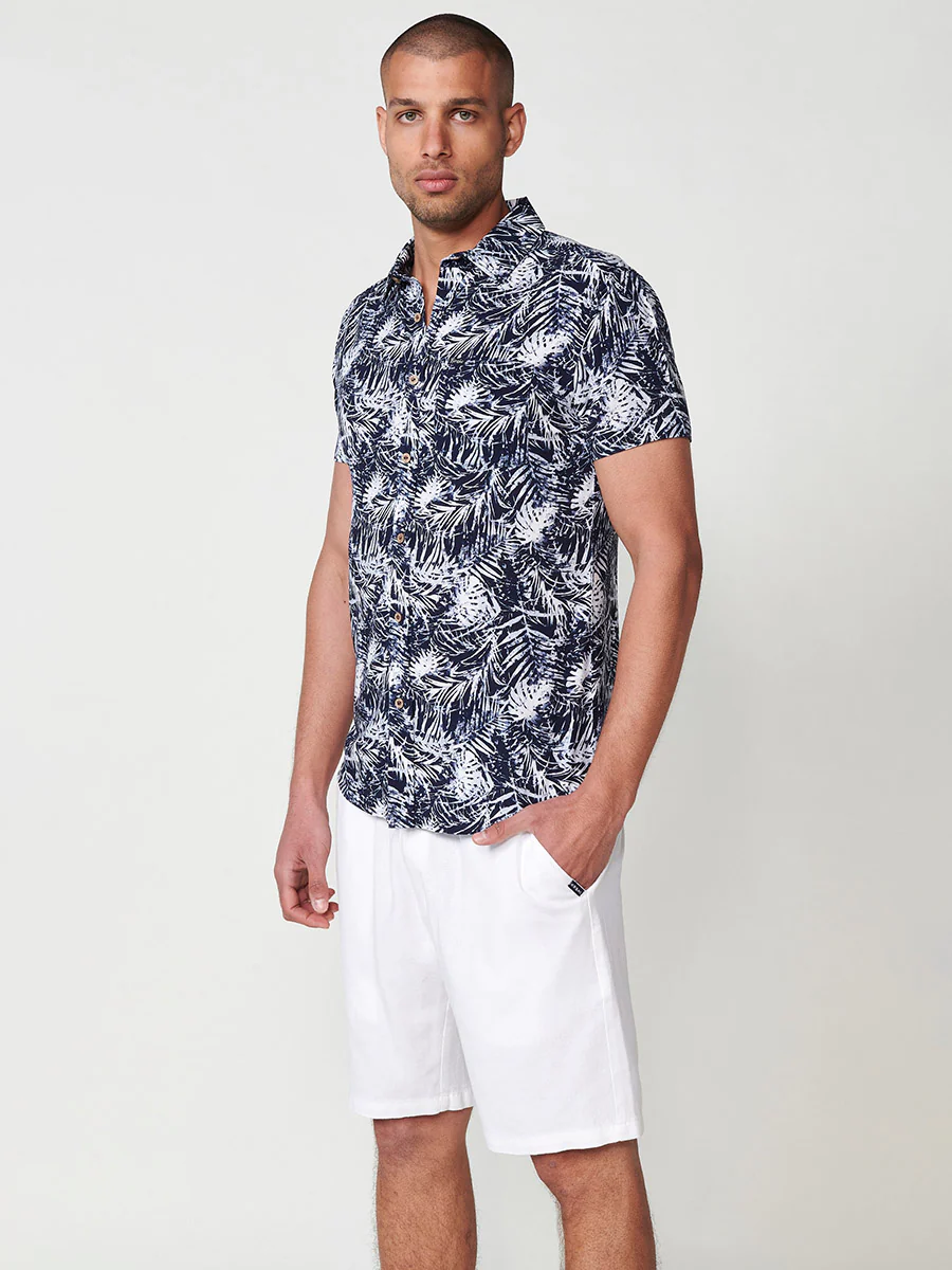 Camisa de manga corta con estampado tropical multicolor para hombres - Image 39