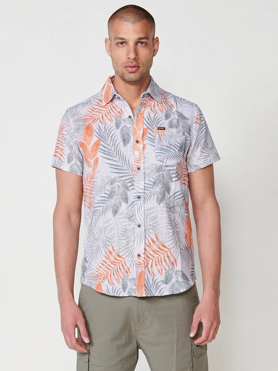 Camisa de manga corta con estampado tropical y bolsillo delantero para hombre – 100% viscosa - Image 10