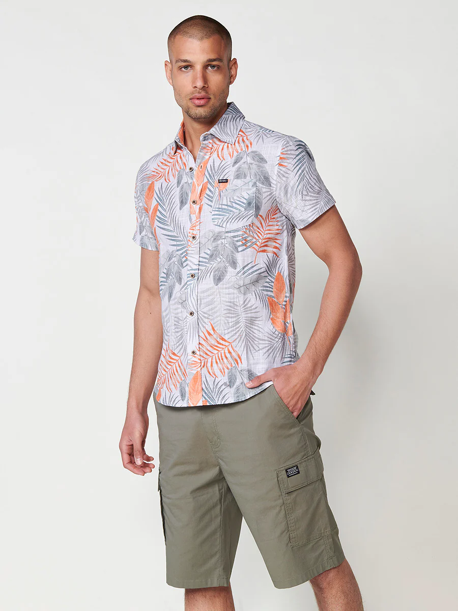 Camisa de manga corta con estampado tropical y bolsillo delantero para hombre – 100% viscosa - Image 8
