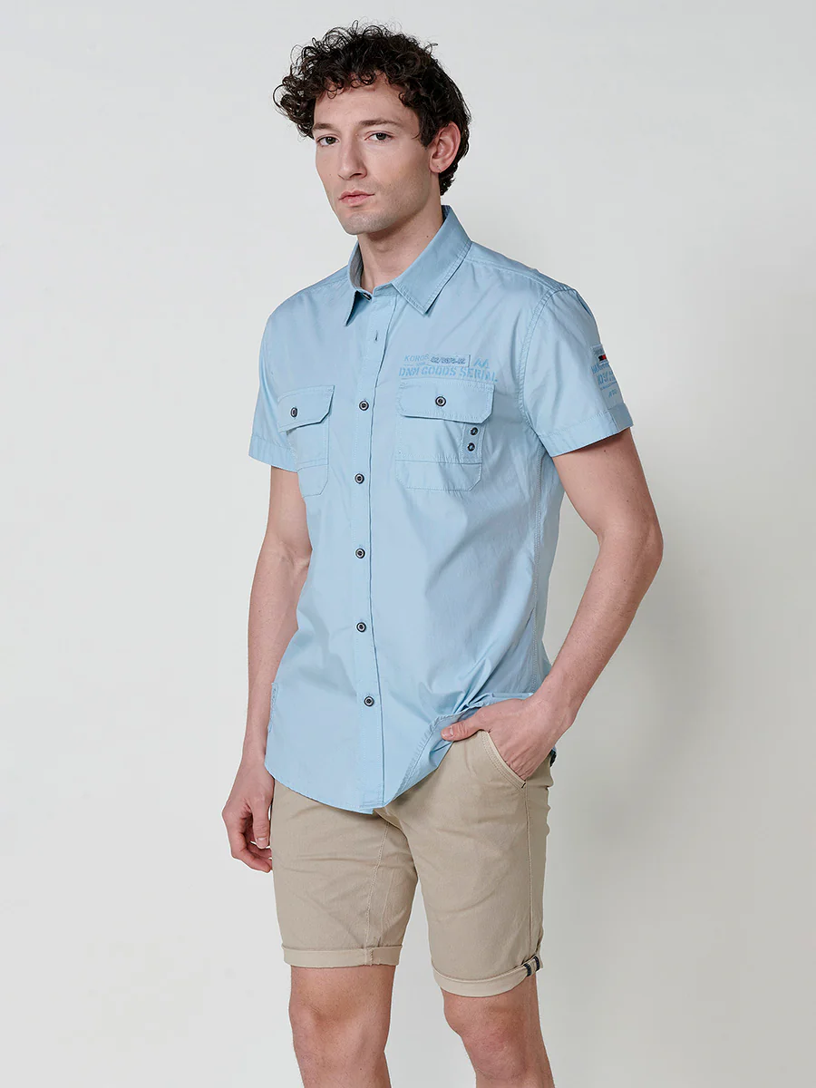 Camisa de manga corta de algodón con acabado en vuelta. cierre con botones. bolsillos con solapa. color azul para hombre - Image 11
