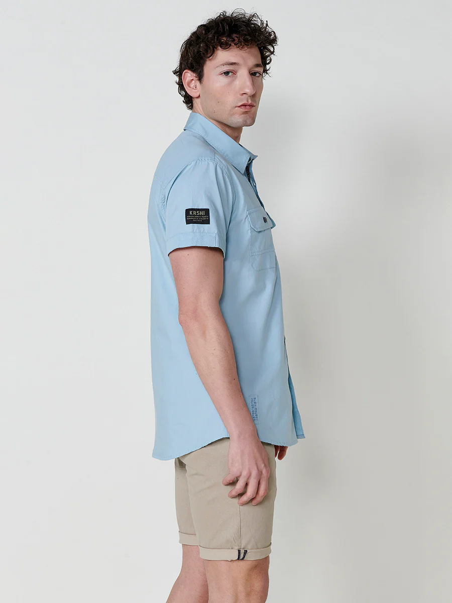 Camisa de manga corta de algodón con acabado en vuelta. cierre con botones. bolsillos con solapa. color azul para hombre - Image 12
