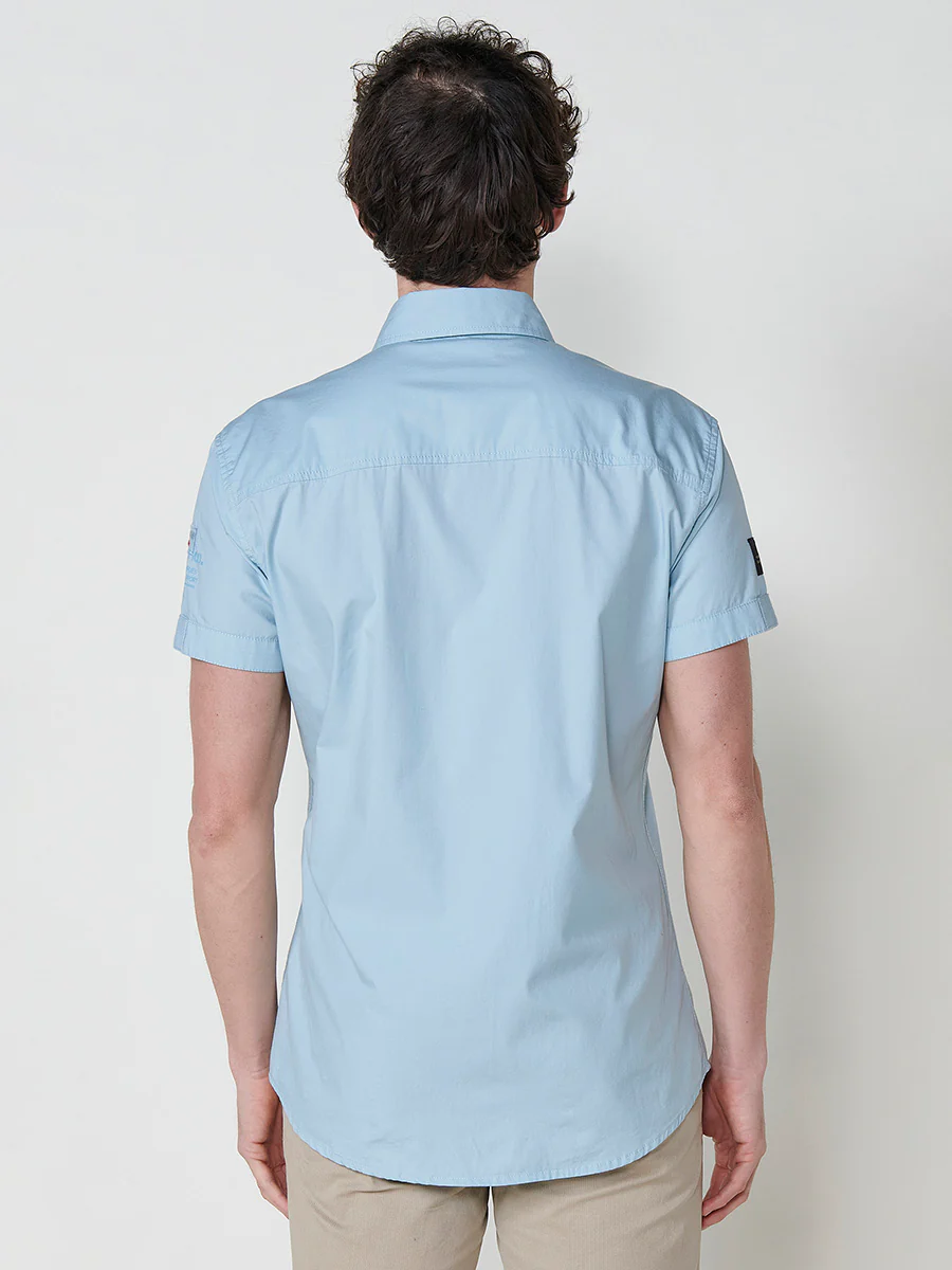 Camisa de manga corta de algodón con acabado en vuelta. cierre con botones. bolsillos con solapa. color azul para hombre - Image 15