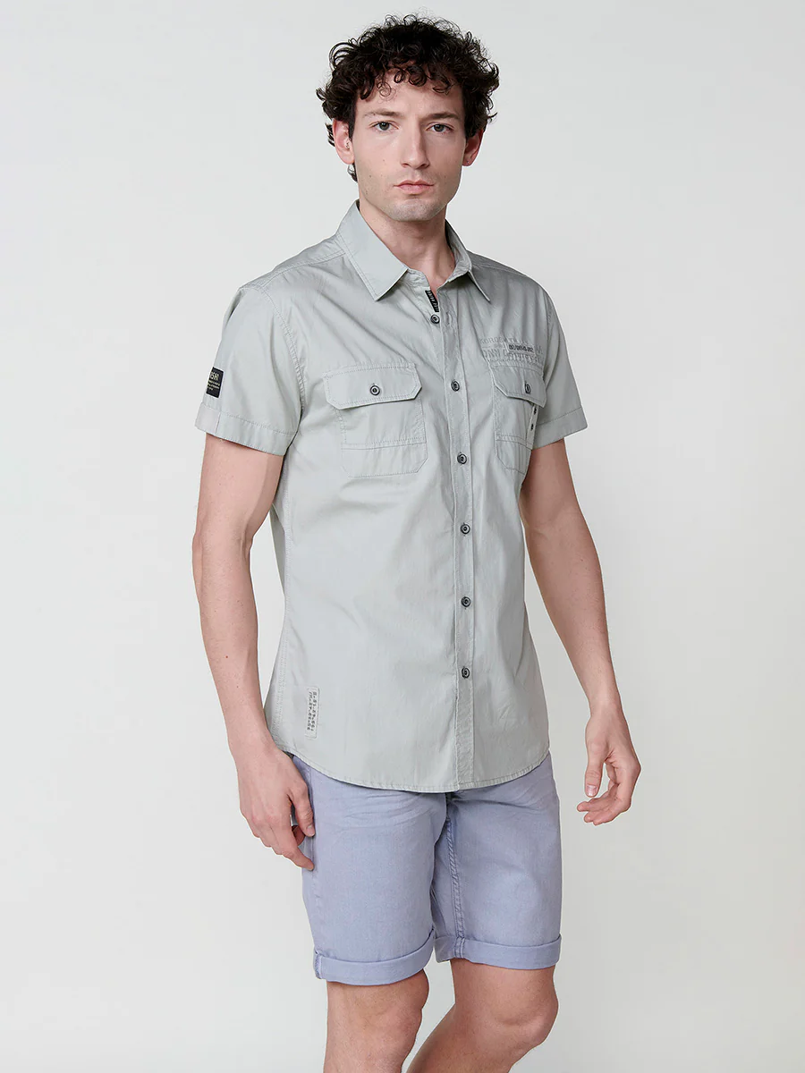 Camisa de manga corta de algodón con acabado en vuelta. cierre con botones. bolsillos con solapa. color azul para hombre - Image 16