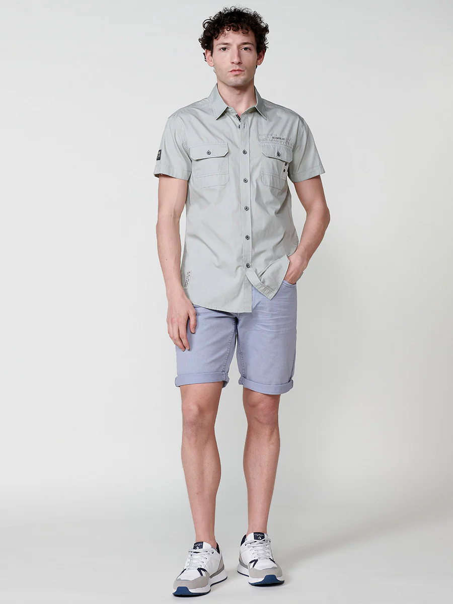 Camisa de manga corta de algodón con acabado en vuelta. cierre con botones. bolsillos con solapa. color azul para hombre - Image 17