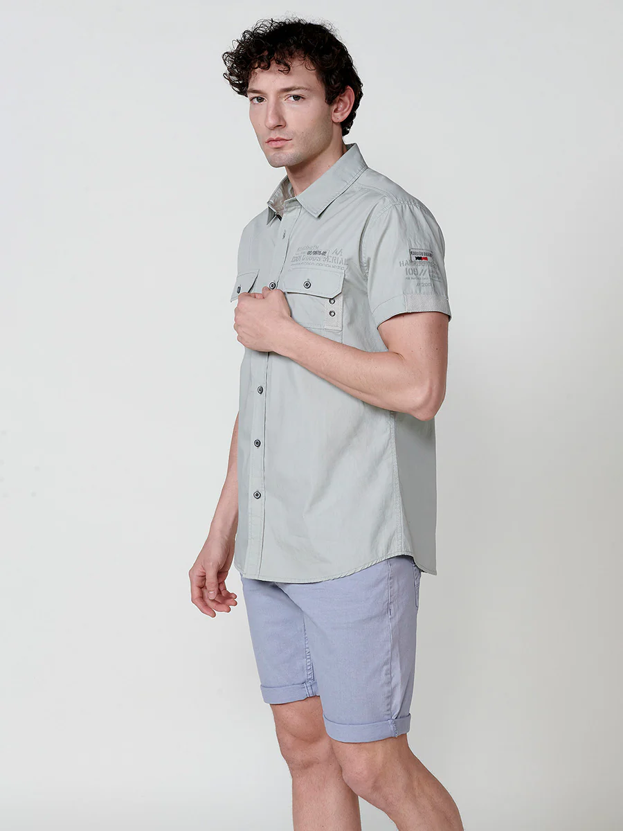Camisa de manga corta de algodón con acabado en vuelta. cierre con botones. bolsillos con solapa. color azul para hombre - Image 18