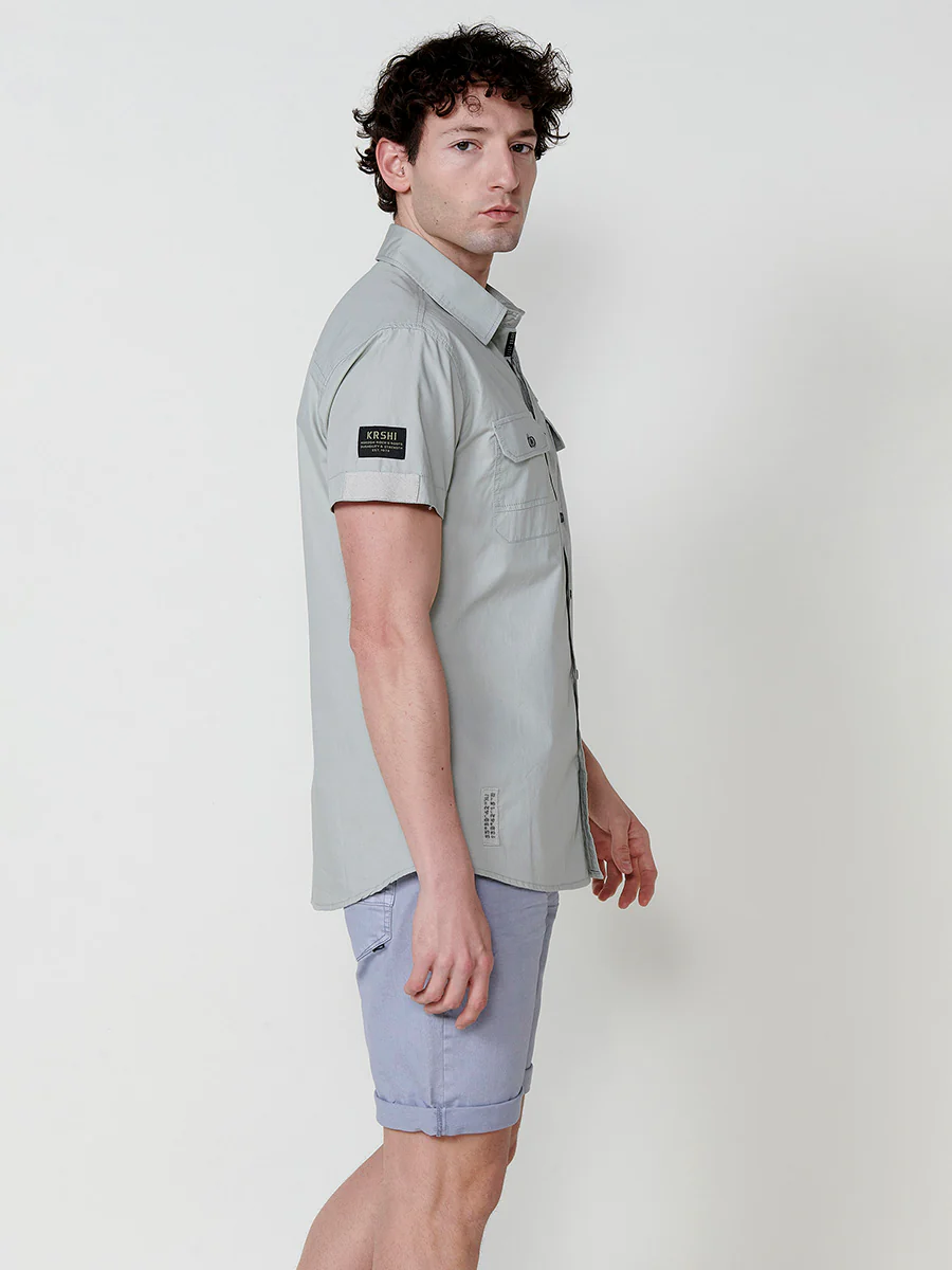 Camisa de manga corta de algodón con acabado en vuelta. cierre con botones. bolsillos con solapa. color azul para hombre - Image 20