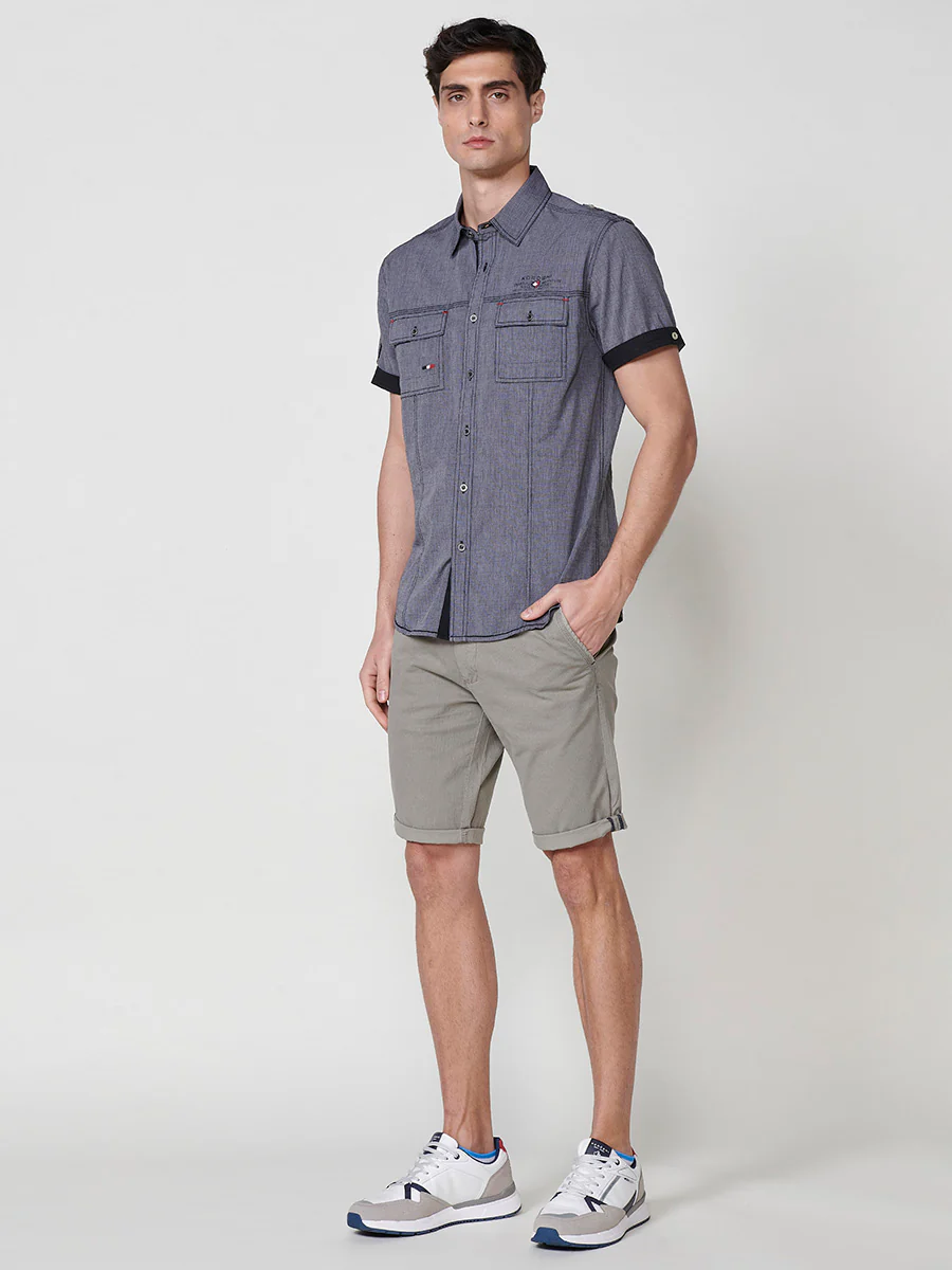 Camisa de manga corta de algodón. puños vueltos, cierre con botones y bolsillos con solapa. - Image 12