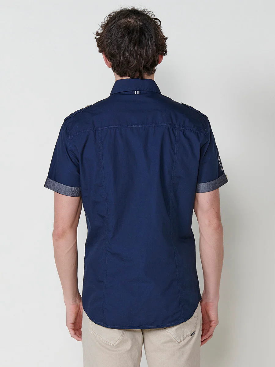 Camisa de manga corta de algodón. puños vueltos, cierre con botones y bolsillos con solapa. - Image 35
