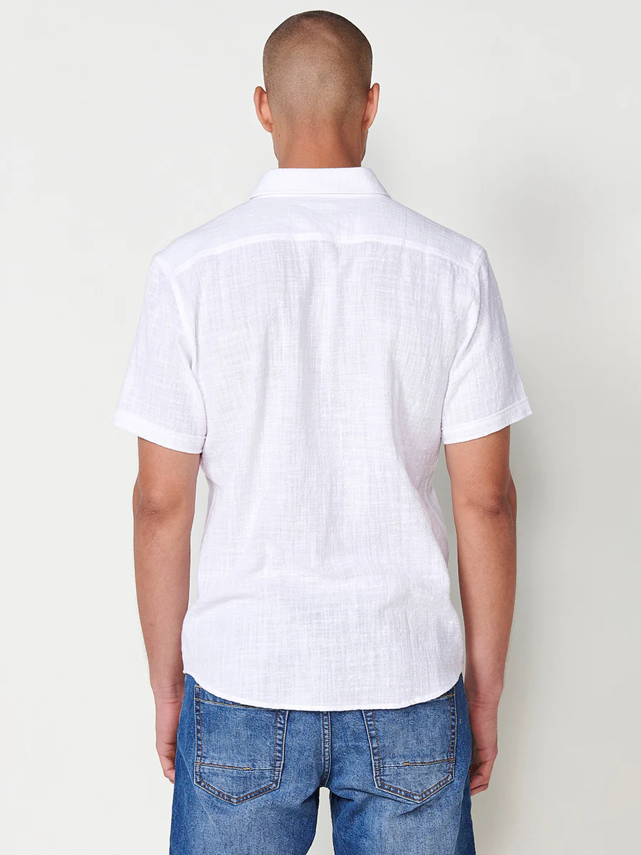 Camisa de manga corta para hombre con estampado tropical - Image 6