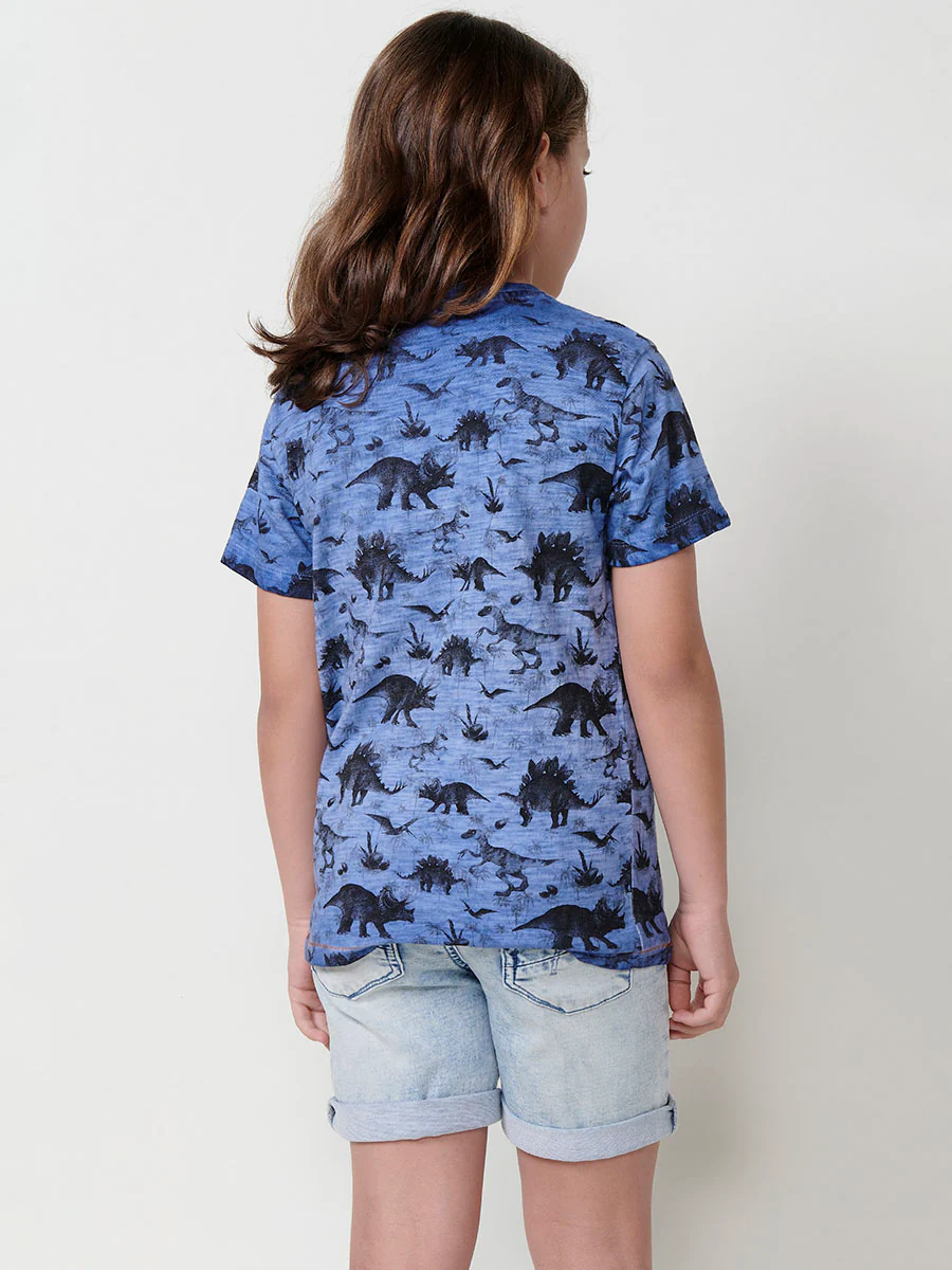 Camiseta de manga corta con estampado frontal en color azul para niño - Image 5