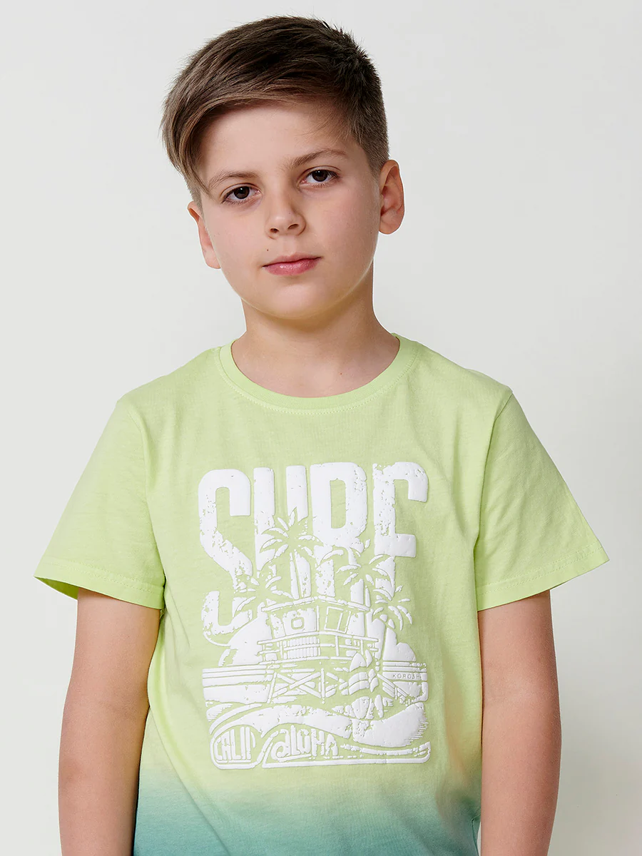 Camiseta de manga corta con estampado frontal en color lima para niño - Image 3