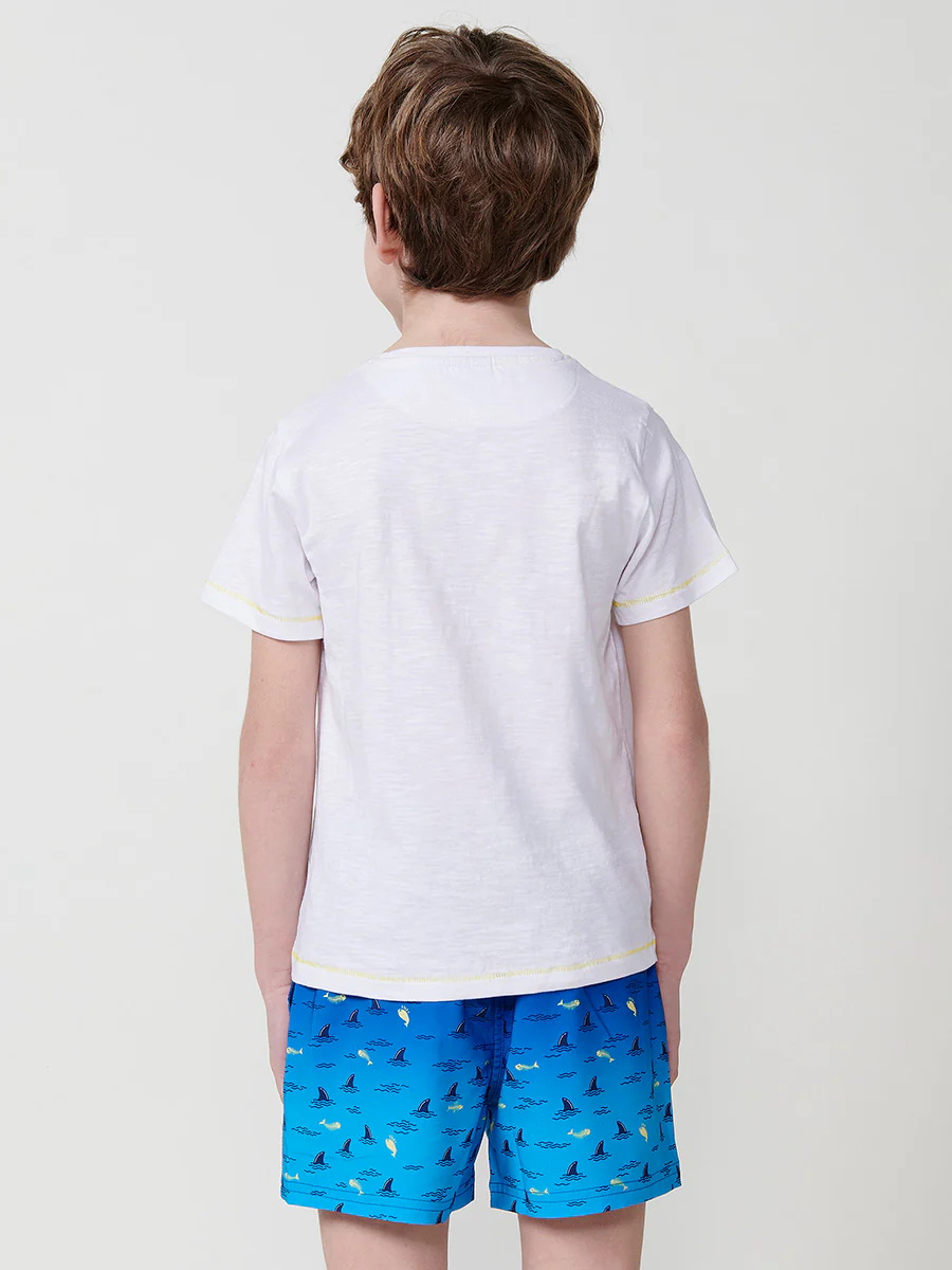 Camiseta de niño de algodón con estampado de palmeras y texto en relieve - Image 6