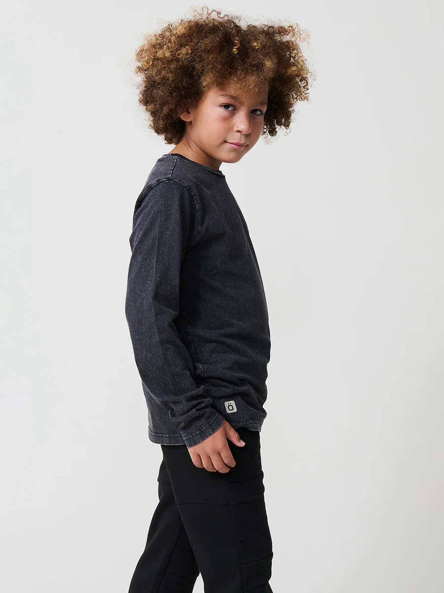 Camiseta de niño en efecto desgastado, cuello redondo de canalé y manga larga. 100% algodón. - Image 4