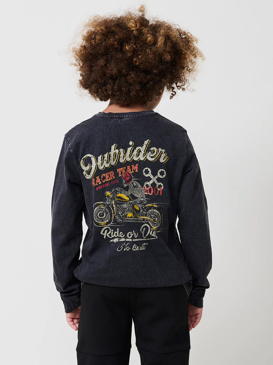 Camiseta de niño en efecto desgastado, cuello redondo de canalé y manga larga. 100% algodón. - Image 6
