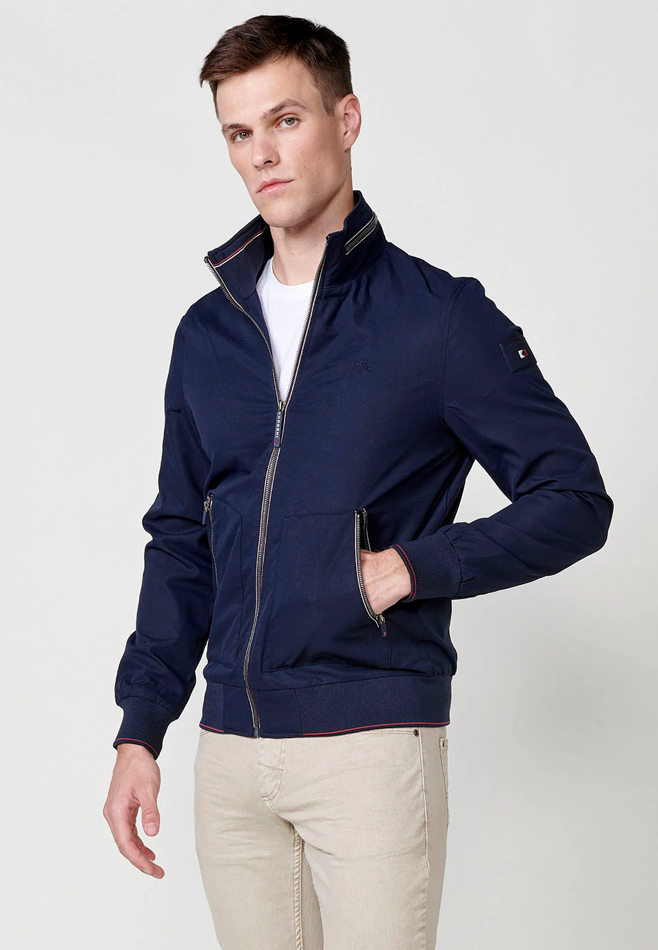 Chaqueta cazadora con cuello alto y puños elasticos para hombre - Image 10