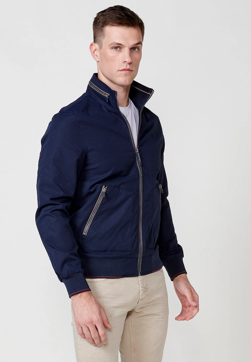Chaqueta cazadora con cuello alto y puños elasticos para hombre - Image 12