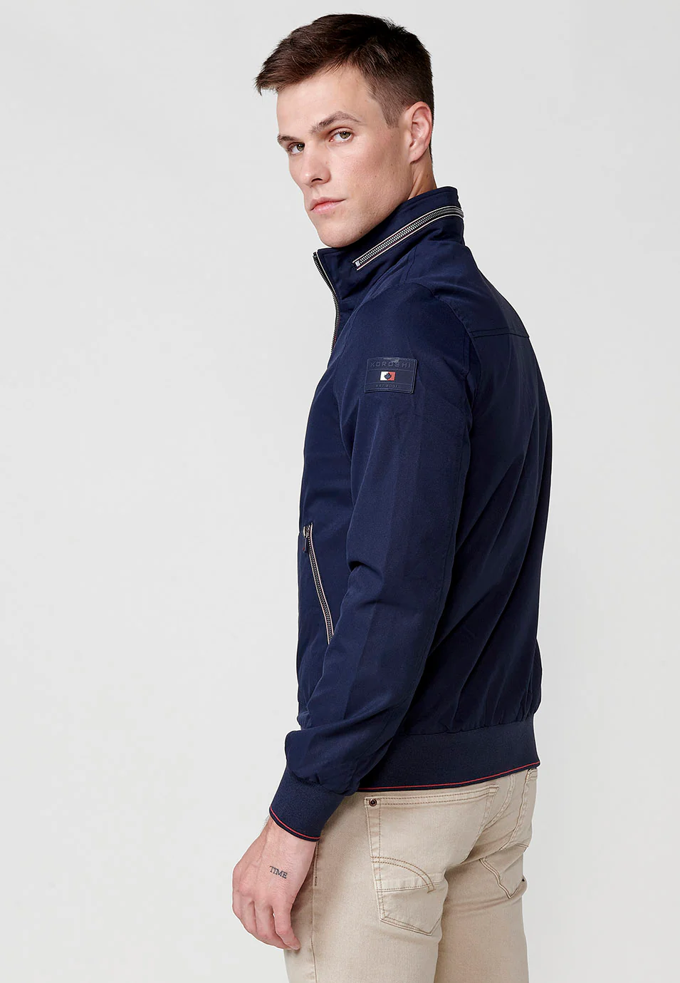 Chaqueta cazadora con cuello alto y puños elasticos para hombre - Image 13