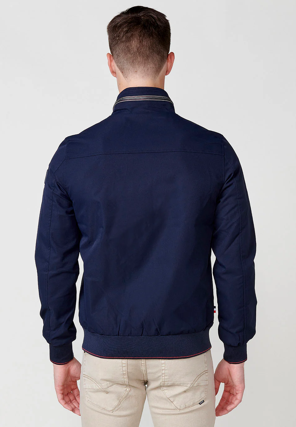 Chaqueta cazadora con cuello alto y puños elasticos para hombre - Image 15