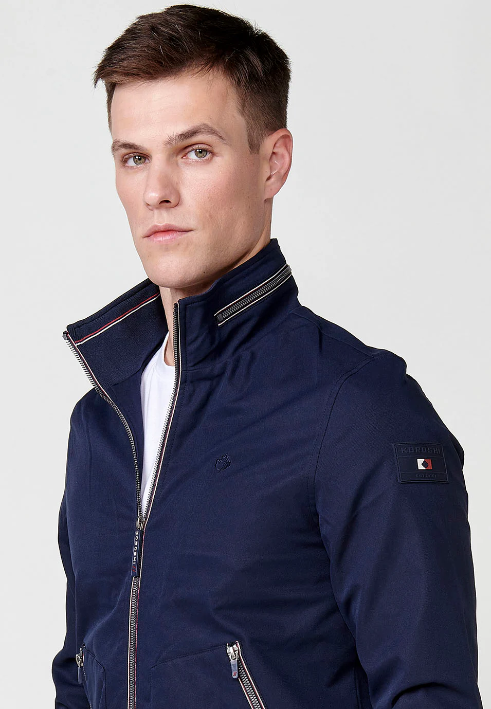 Chaqueta cazadora con cuello alto y puños elasticos para hombre - Image 17