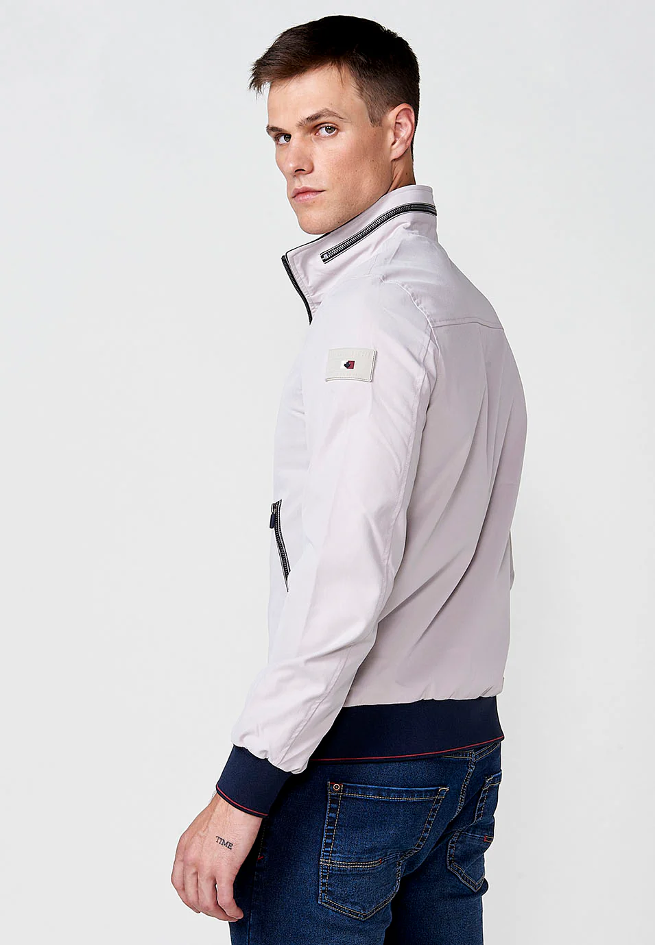 Chaqueta cazadora con cuello alto y puños elasticos para hombre - Image 26