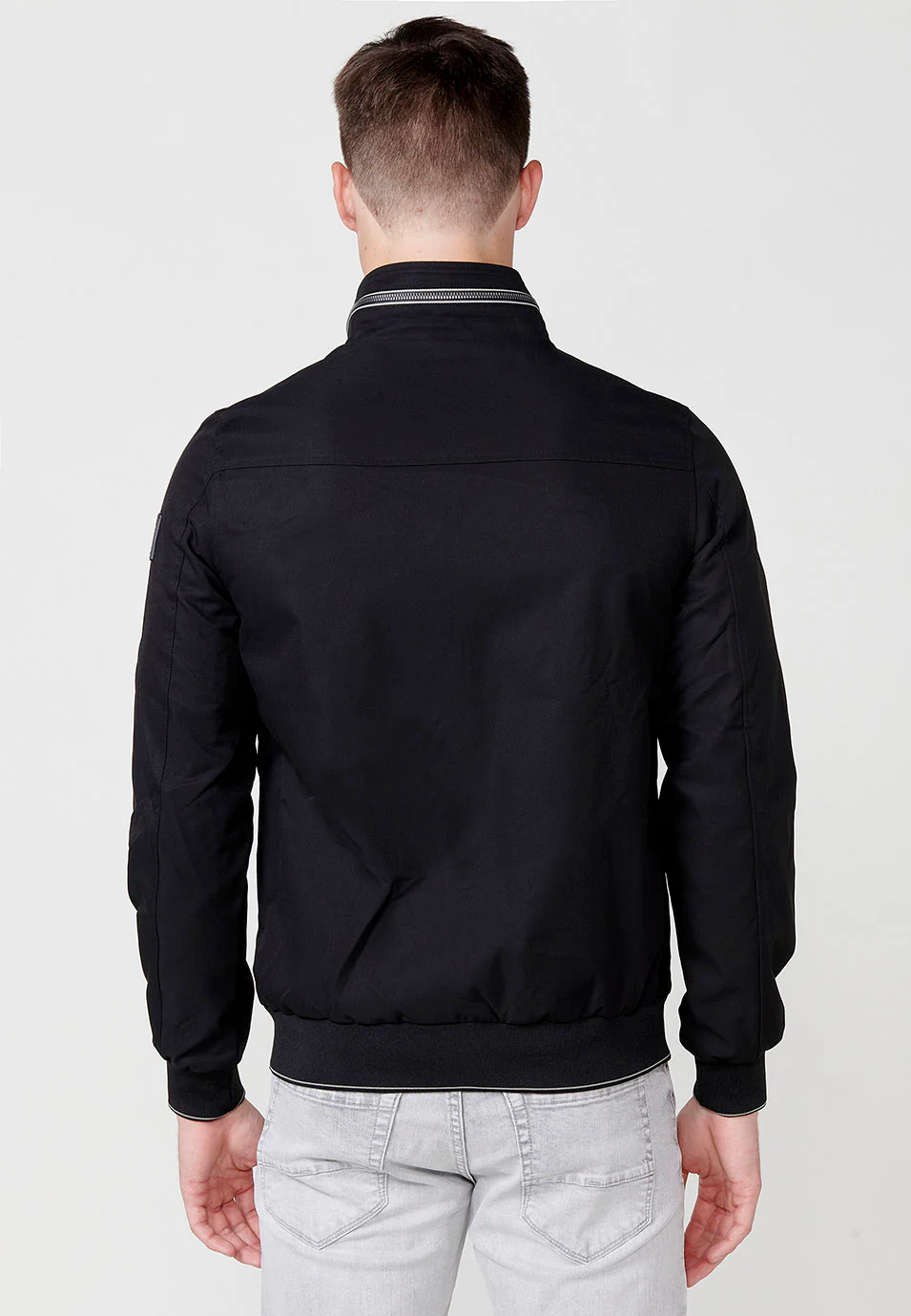 Chaqueta cazadora con cuello alto y puños elasticos para hombre - Image 6