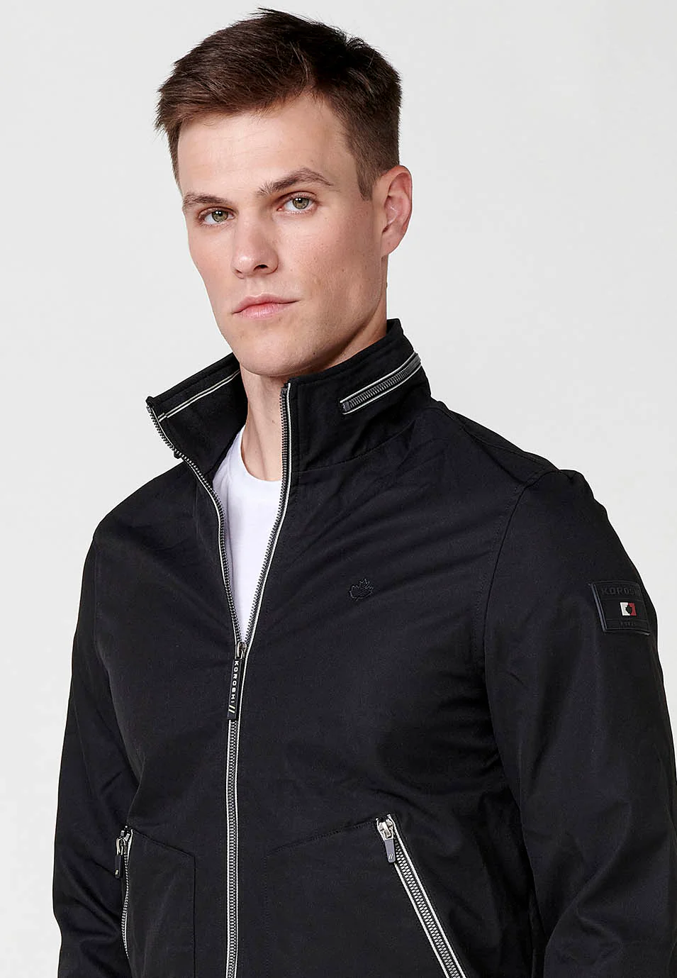 Chaqueta cazadora con cuello alto y puños elasticos para hombre - Image 8