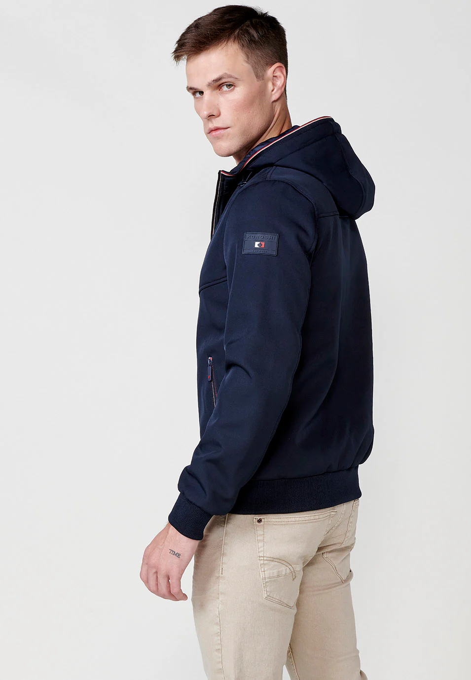 Chaqueta cazadora con cuello con capucha y cierre delantero con cremallera y bolsillos con cremallera para hombre - Image 14