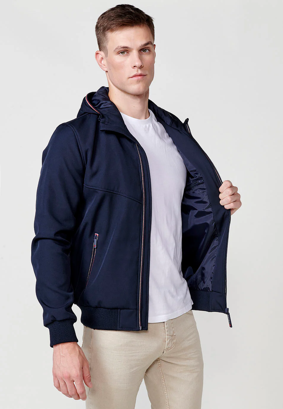 Chaqueta cazadora con cuello con capucha y cierre delantero con cremallera y bolsillos con cremallera para hombre - Image 18