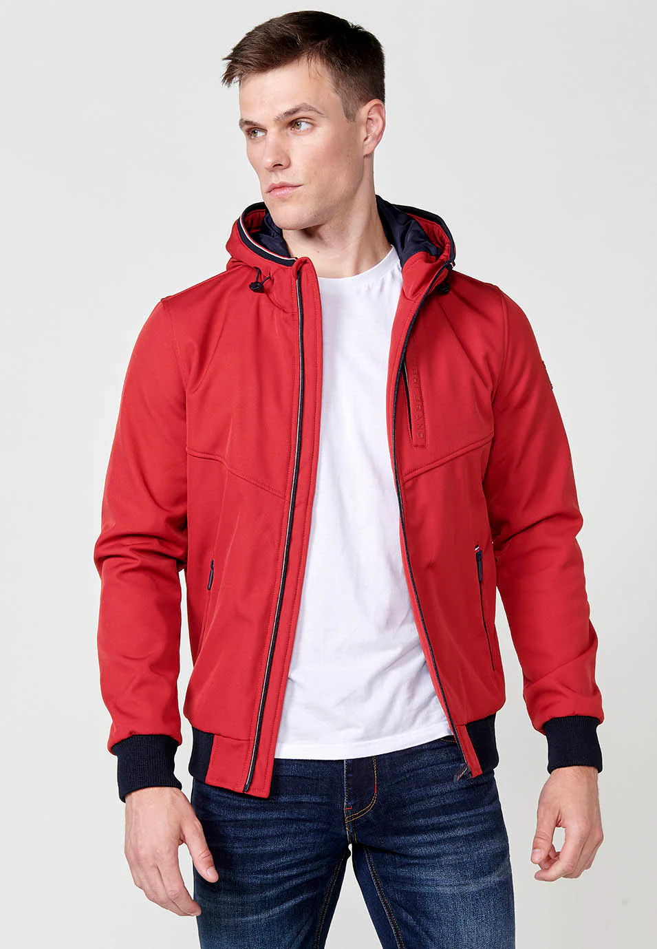 Chaqueta cazadora con cuello con capucha y cierre delantero con cremallera y bolsillos con cremallera para hombre - Image 5