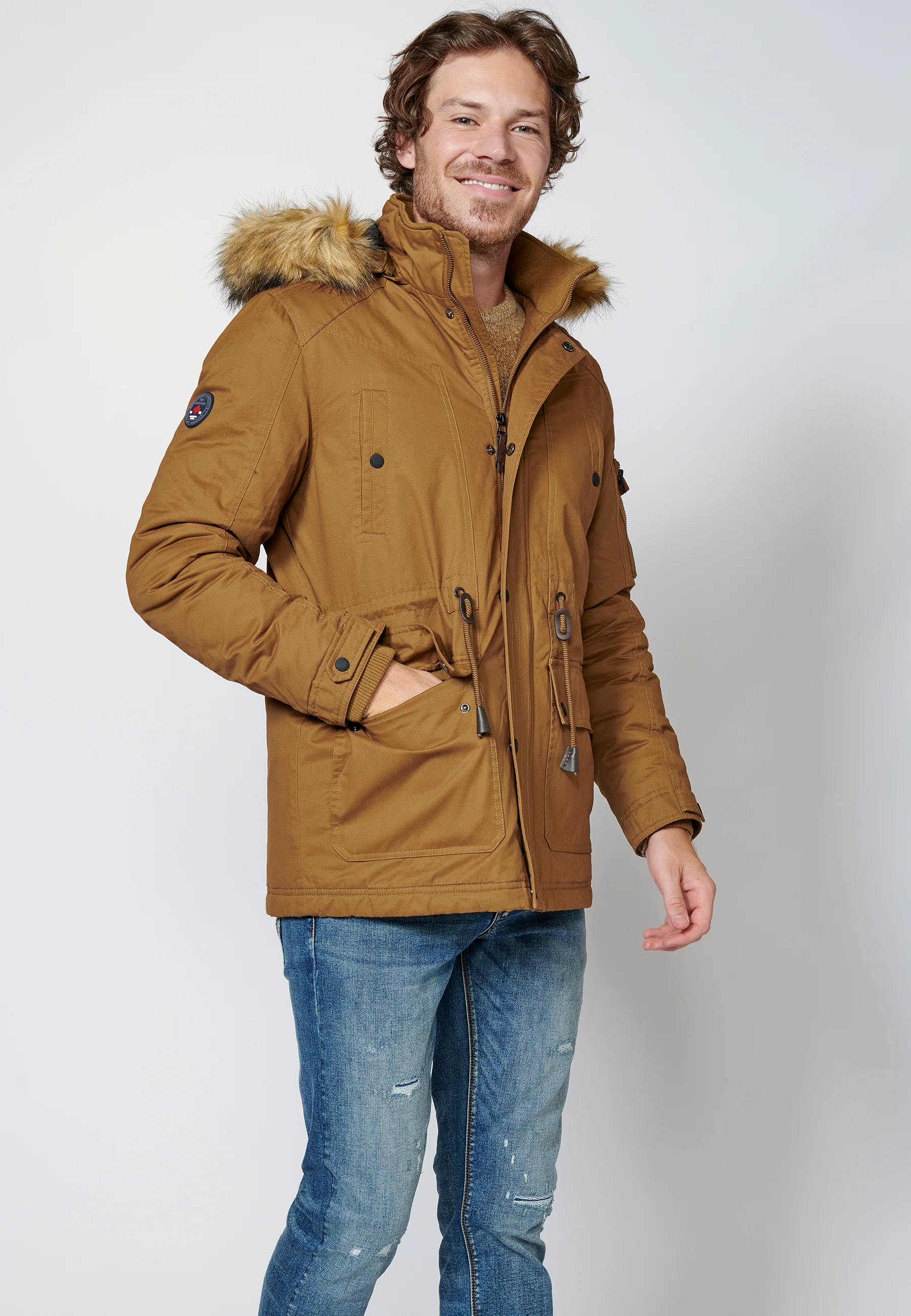 Chaqueta parka con cintura ajustable con cinta y capucha con pelo no animal para hombre - Image 23