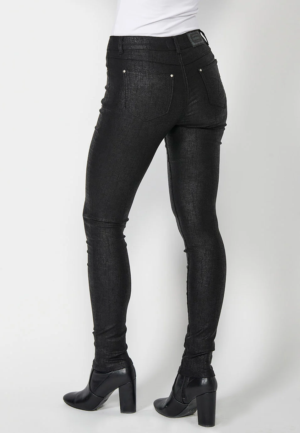 Pantalón cinco bolsillos slim fit recto estampado textura mujer - Image 7